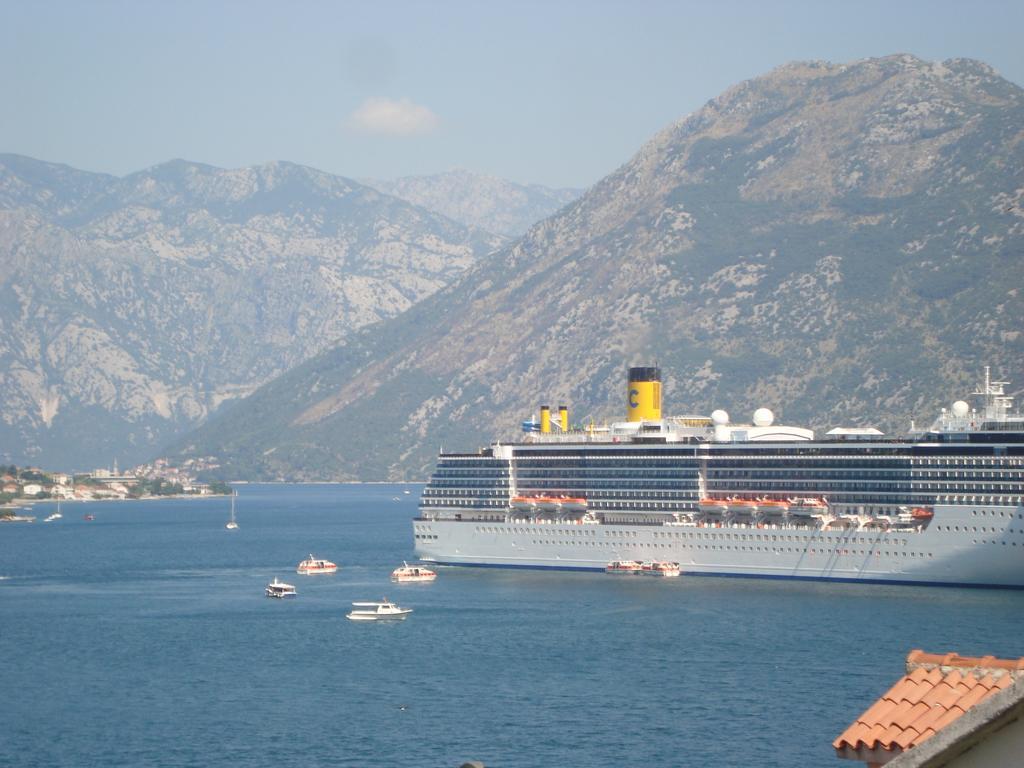 Apartment Adela Kotor Eksteriør bilde