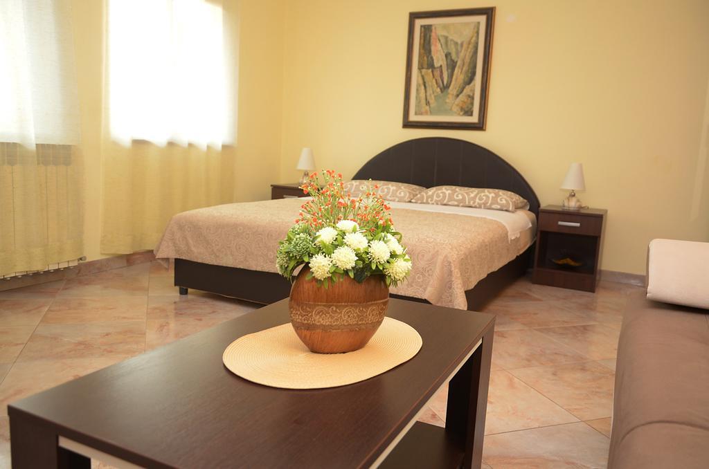 Apartment Adela Kotor Eksteriør bilde
