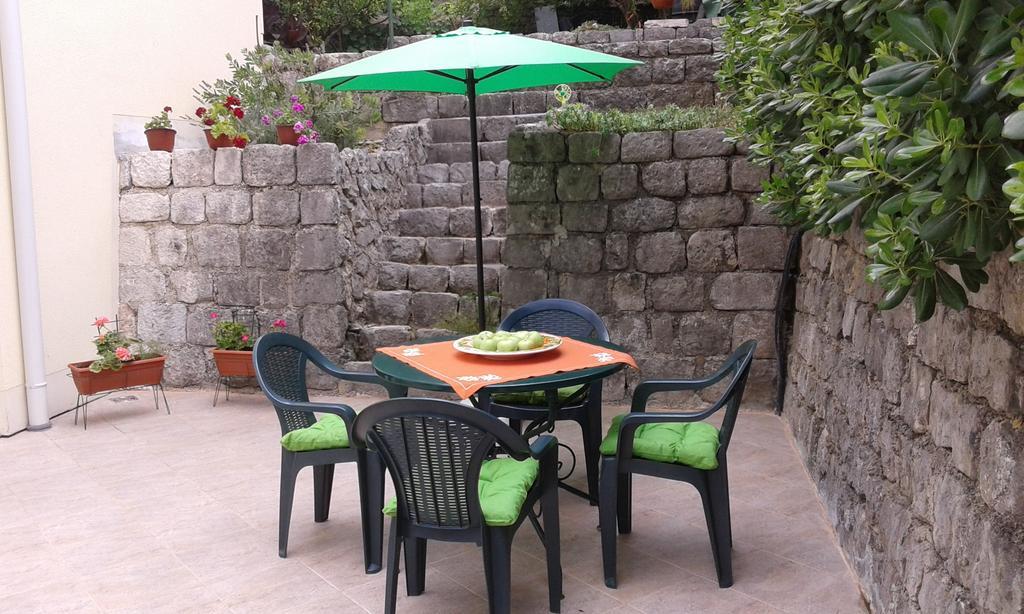 Apartment Adela Kotor Eksteriør bilde